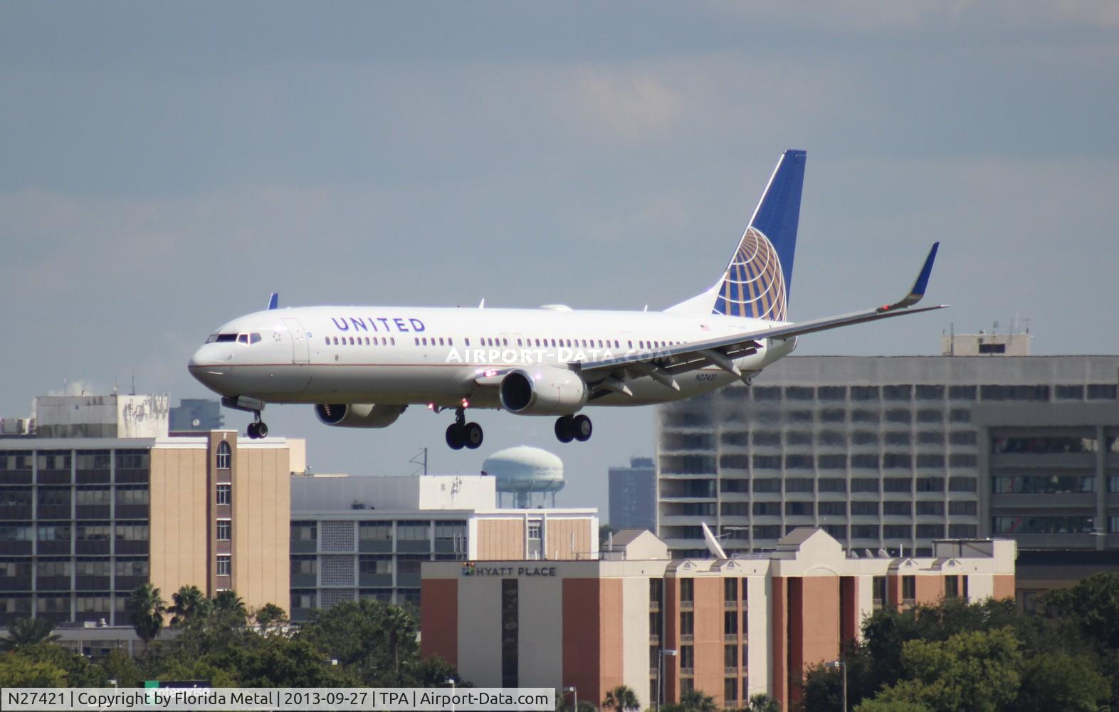 N27421, 2008 Boeing 737-924/ER C/N 37094, United 737-900