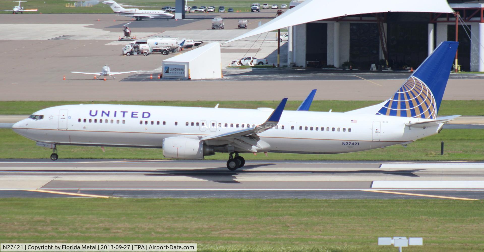 N27421, 2008 Boeing 737-924/ER C/N 37094, United 737-900