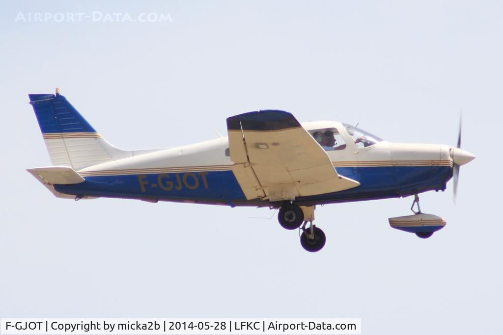 F-GJOT, 1979 Piper PA-28 161 C/N 28-7916388, In flight