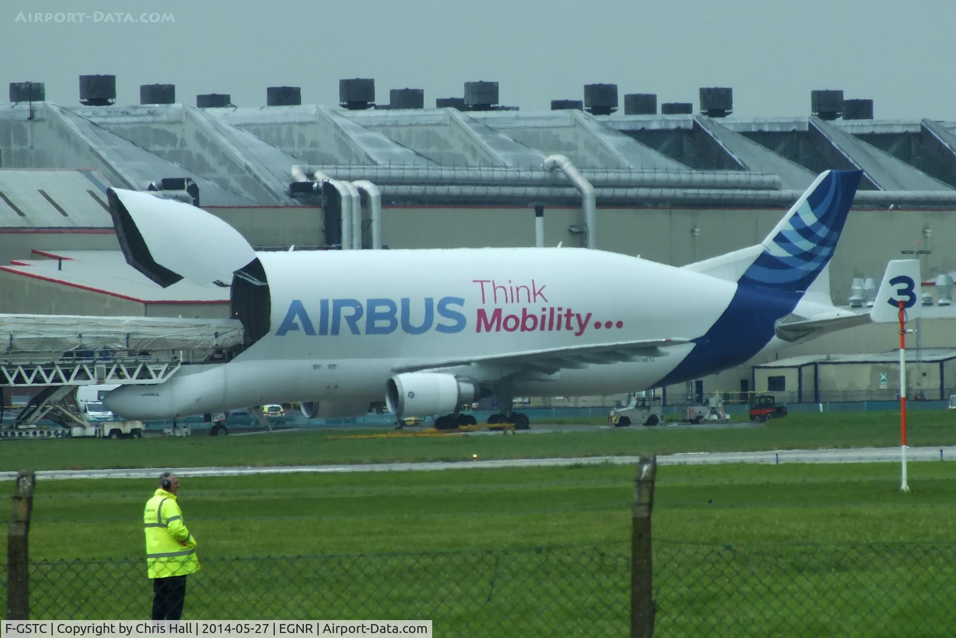 F-GSTC, 1997 Airbus A300B4-608ST Super Transporter C/N 765, loading a set of A320 wings