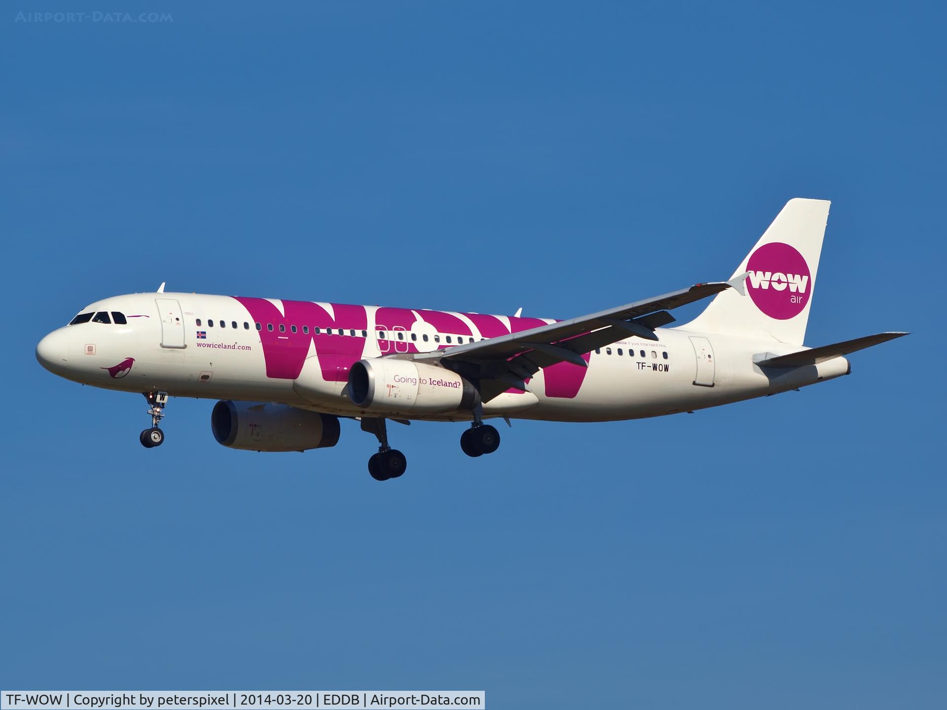 TF-WOW, 2005 Airbus A320-232 C/N 2457, Landeanflug auf den Flughafen SXF