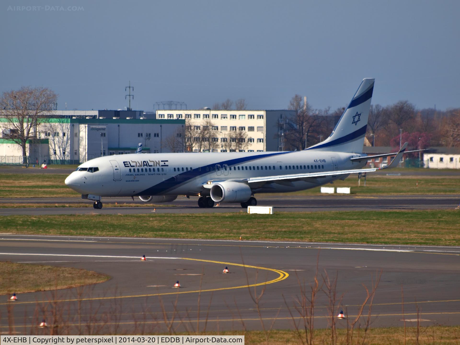 4X-EHB, 2013 Boeing 737-958/ER C/N 41553, EL AL auf der Startbahn des Flughafen Berlin- Schönefeld (SXF)