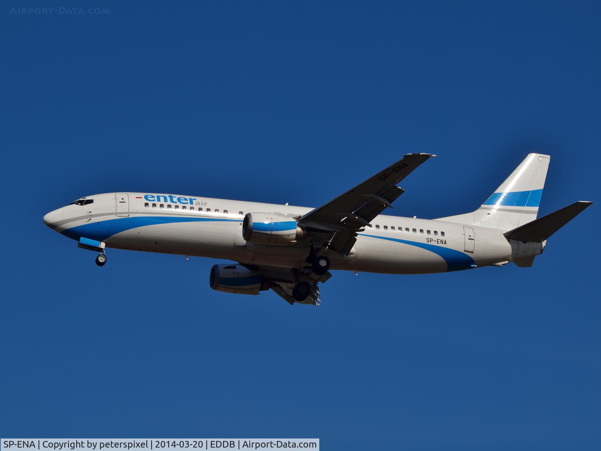 SP-ENA, 1993 Boeing 737-4Q8 C/N 26320, Landanflug auf den Flughafen Berlin- Schönefeld (SXF)