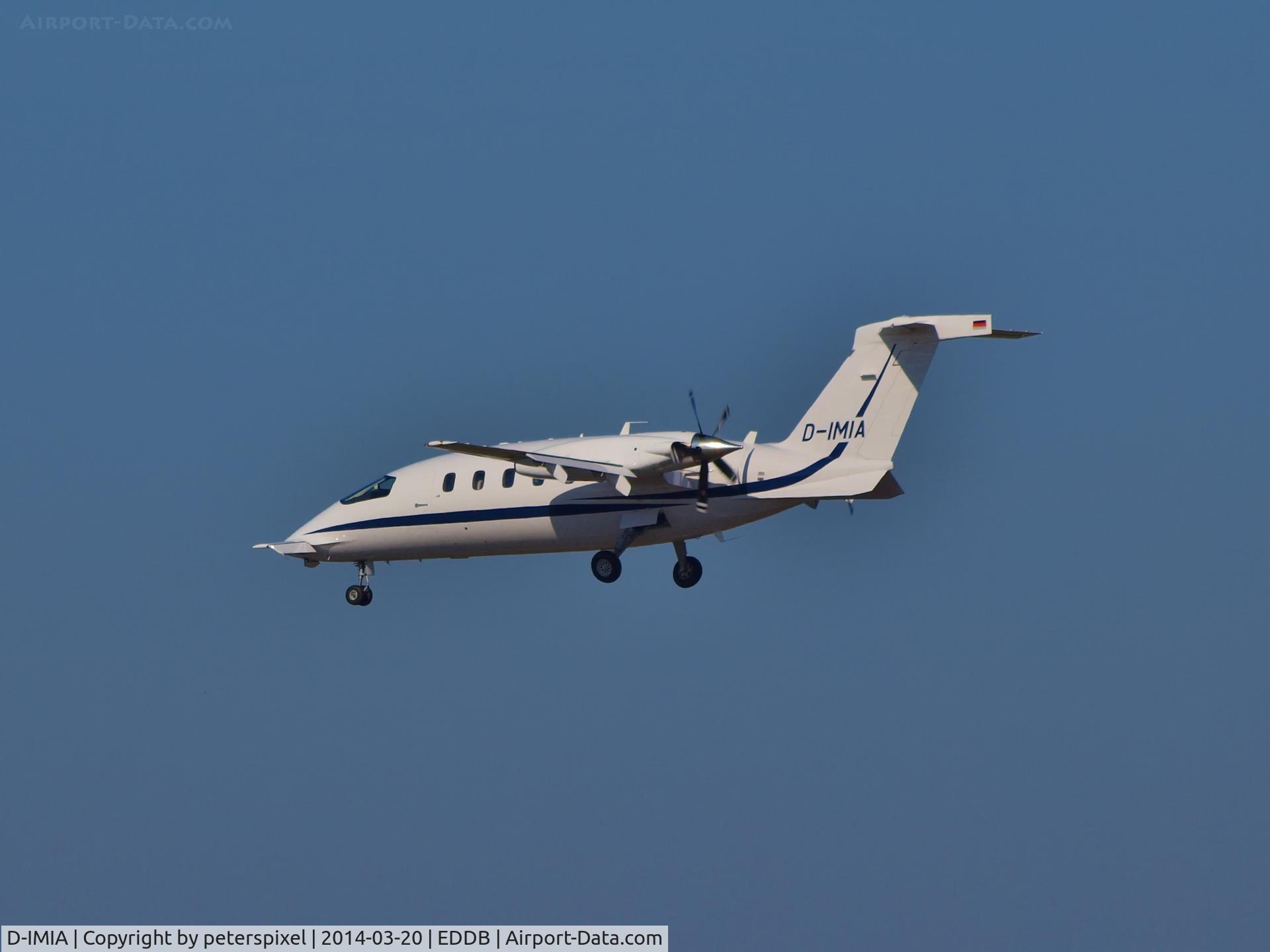 D-IMIA, 2011 Piaggio P-180 Avanti C/N 1211, Landanflug auf den Flughafen Berlin- Schönefeld (SXF)