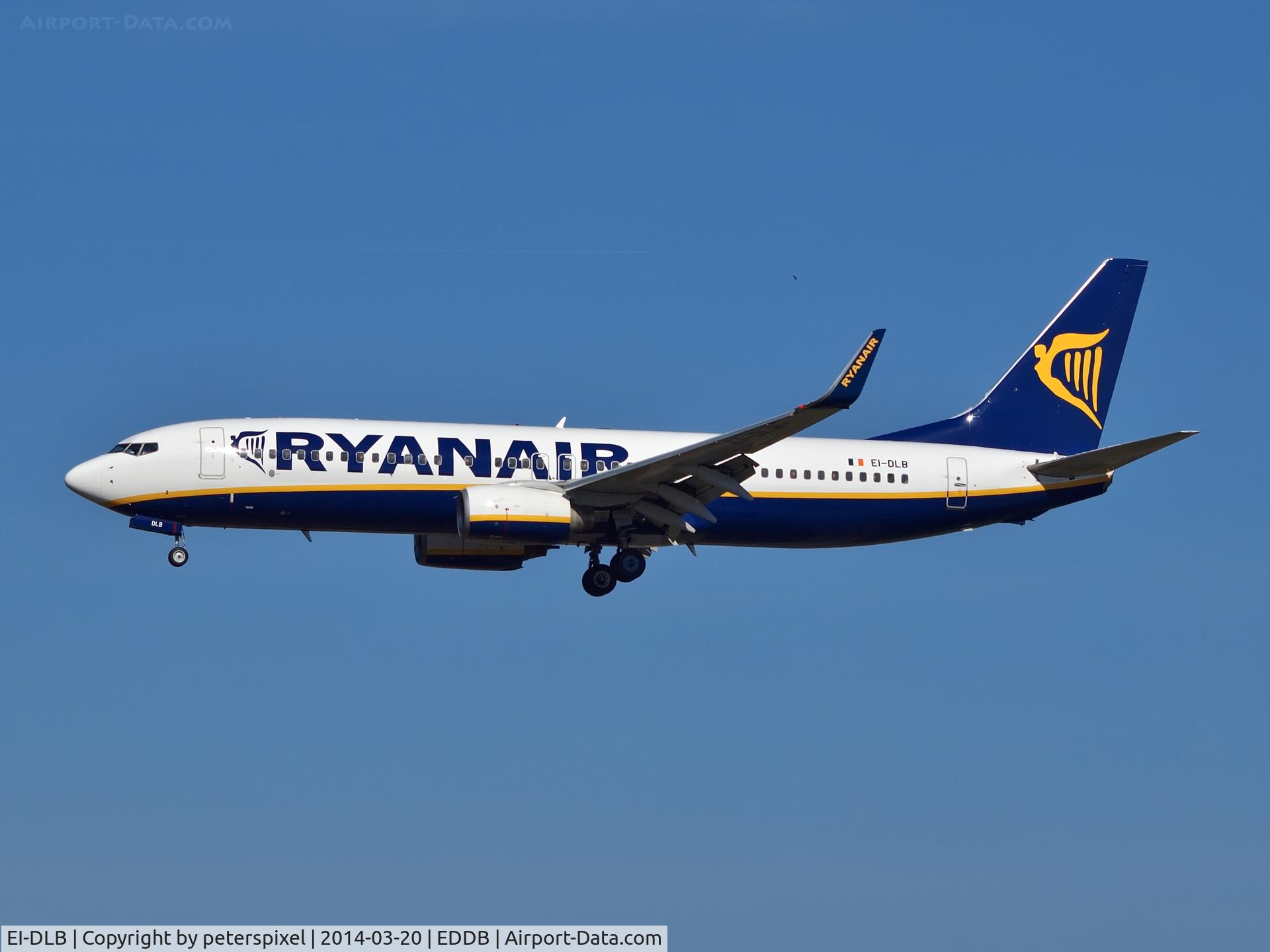 EI-DLB, 2005 Boeing 737-8AS C/N 33584, Ryanair beim Landeanflug auf den Flughafen Berlin- Schönefeld (SXF)