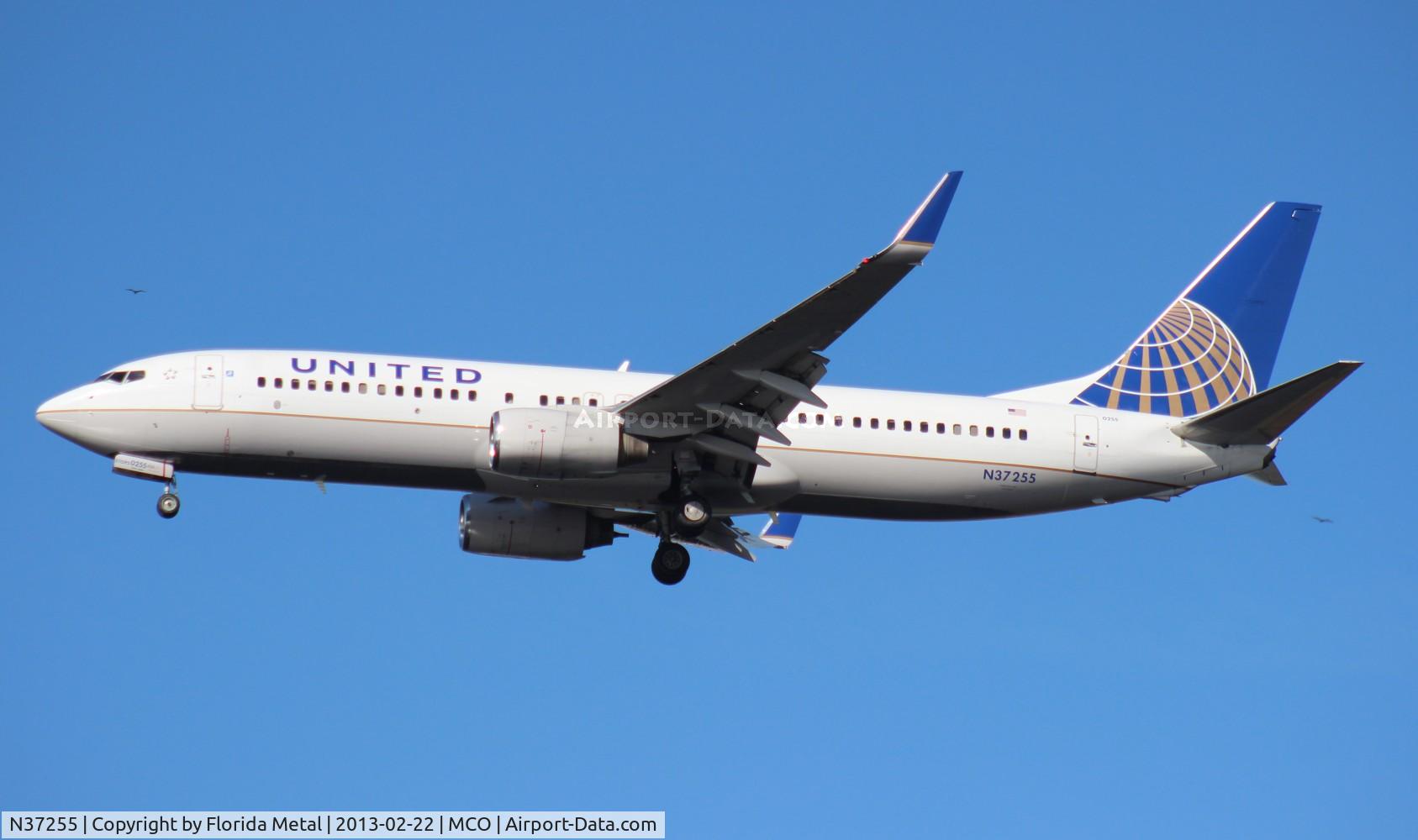 N37255, 2000 Boeing 737-824 C/N 30610, United 737-800