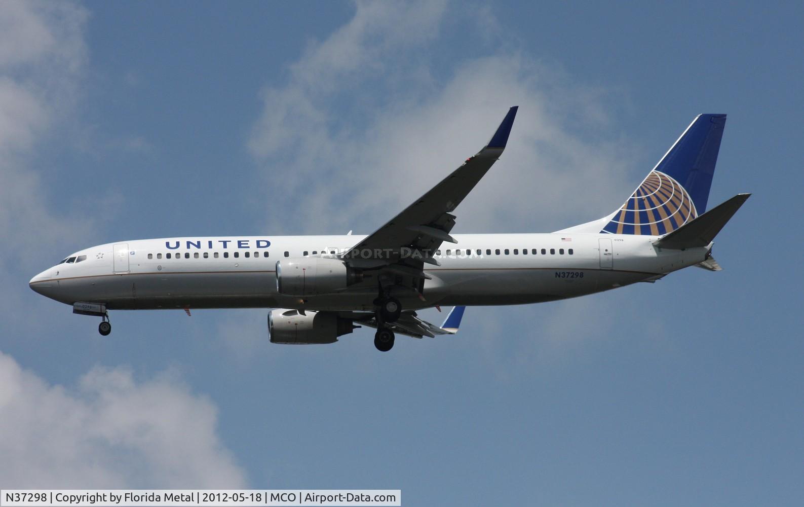 N37298, 2005 Boeing 737-824 C/N 34004, United 737-800