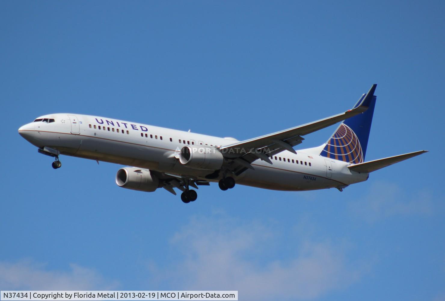 N37434, 2009 Boeing 737-924/ER C/N 33528, United 737-900