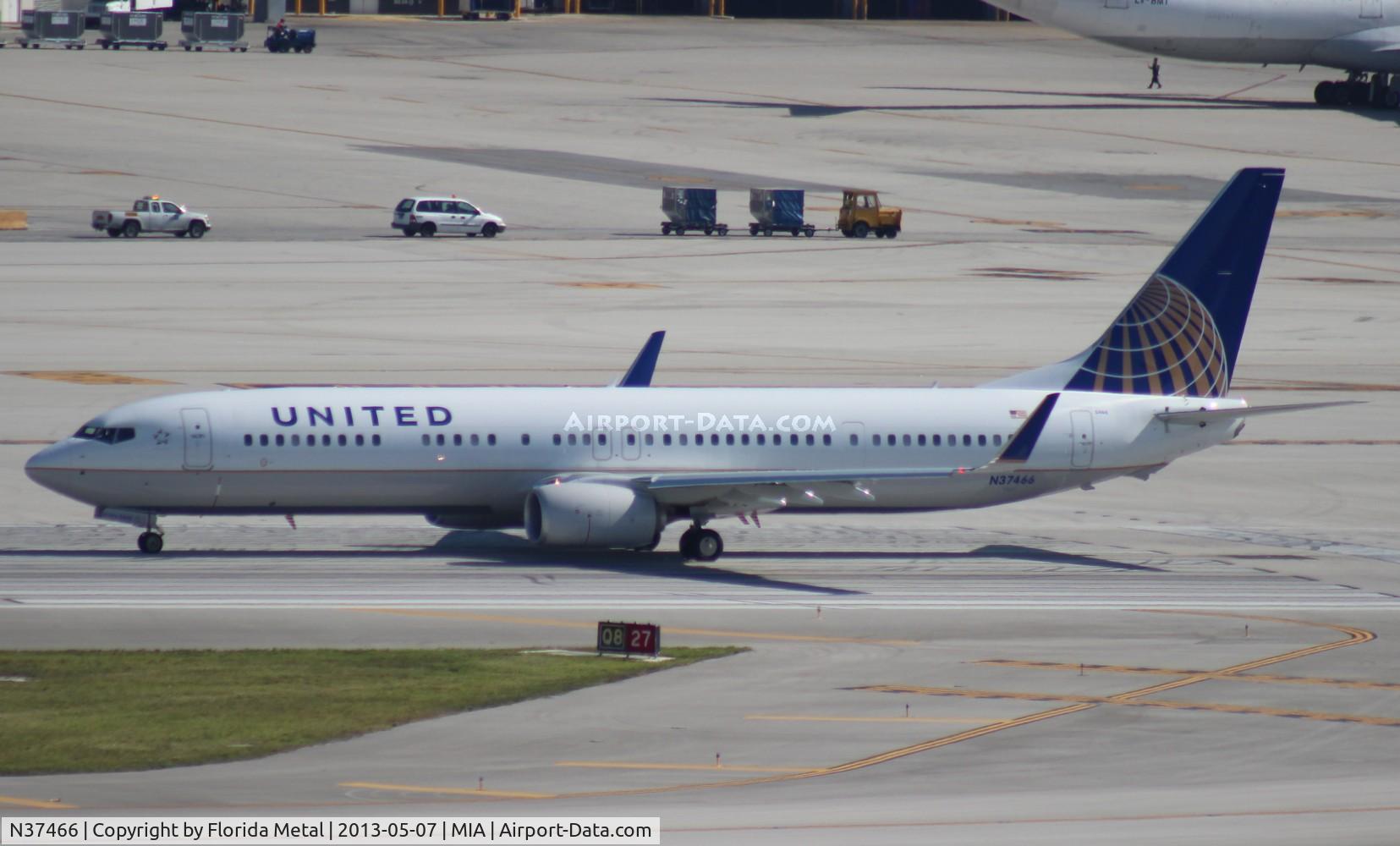 N37466, 2013 Boeing 737-924/ER C/N 31644, United 737-900