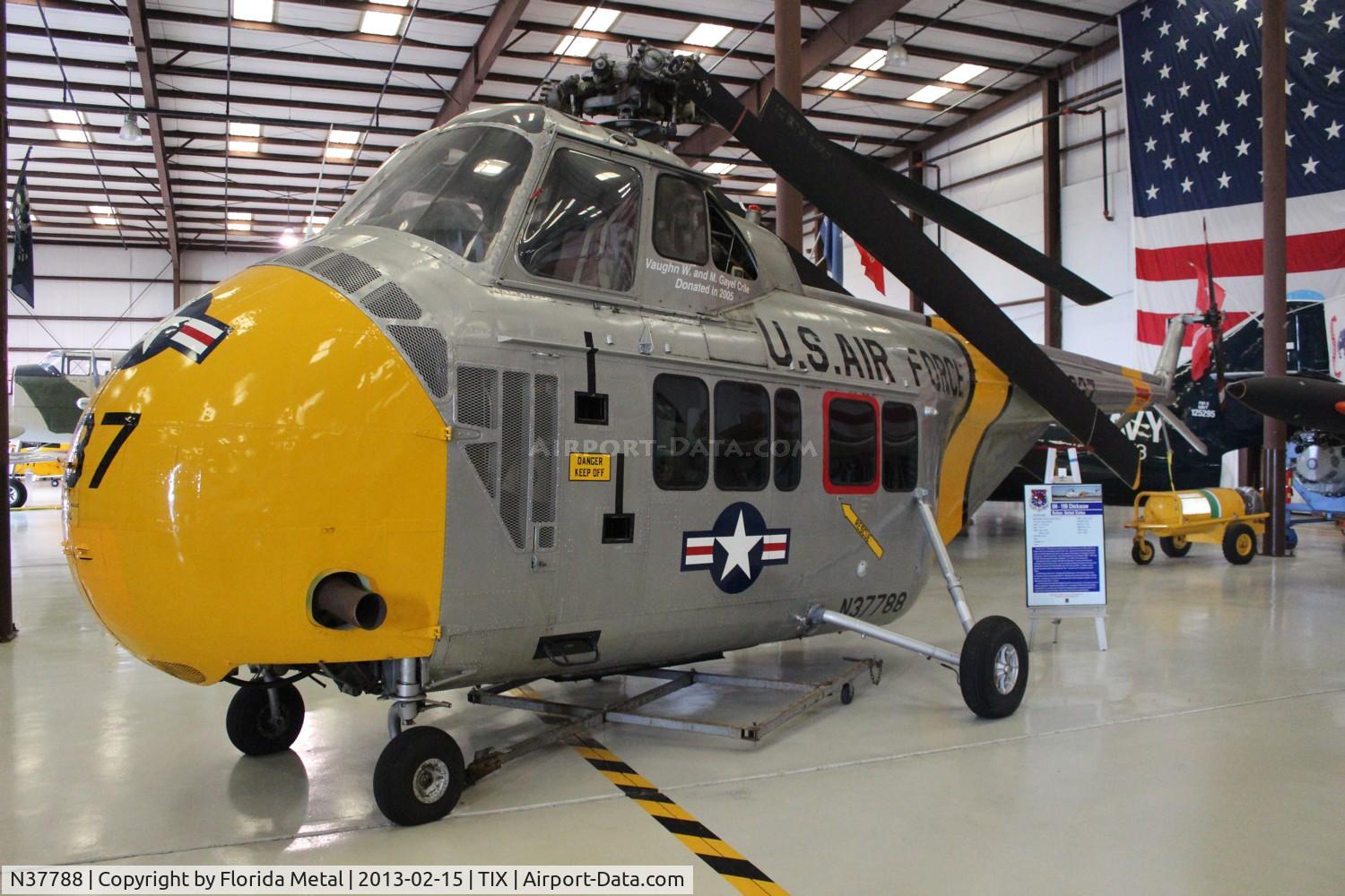 N37788, 1957 Sikorsky UH-19D Chickasaw C/N 57-5937, UH-19D at Valiant Air Command