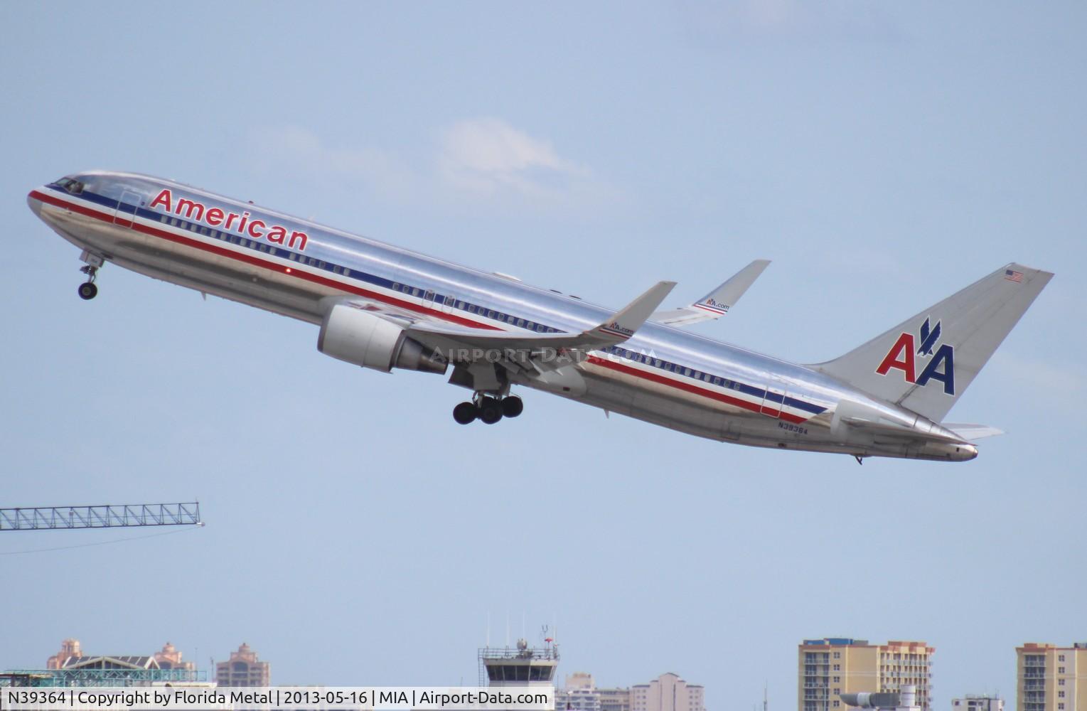 N39364, 1988 Boeing 767-323 C/N 24045, American 767-300
