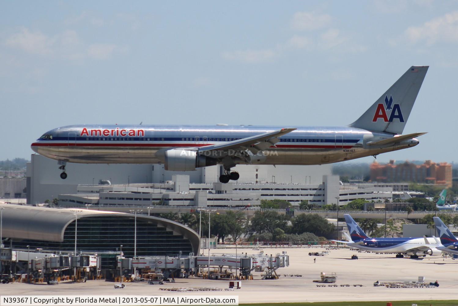 N39367, 1991 Boeing 767-323 C/N 25194, American 767-300