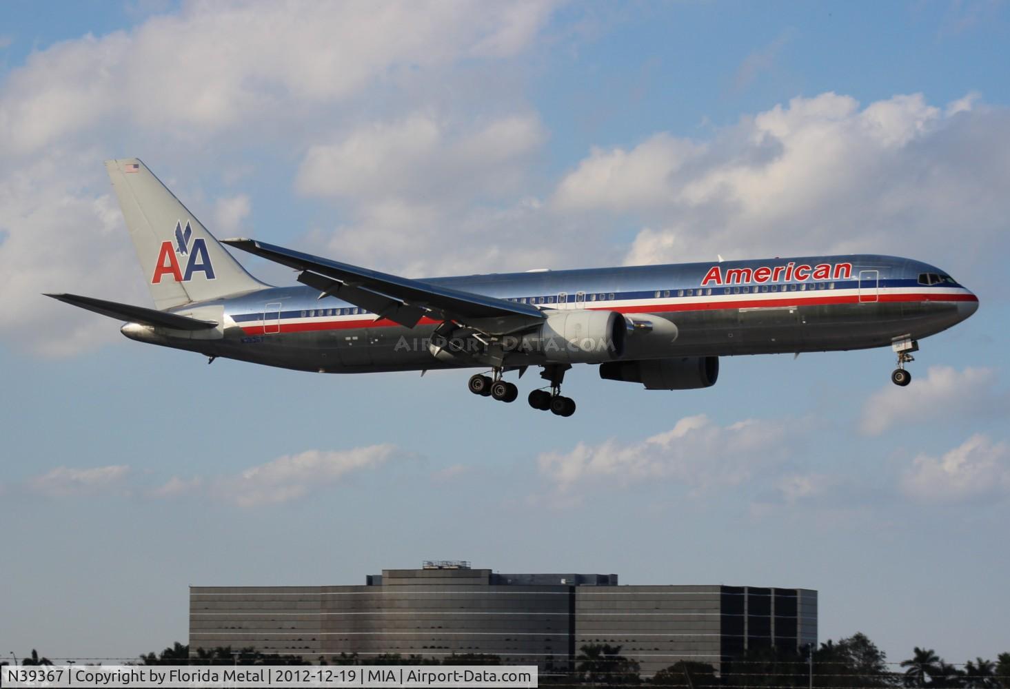 N39367, 1991 Boeing 767-323 C/N 25194, American 767-300