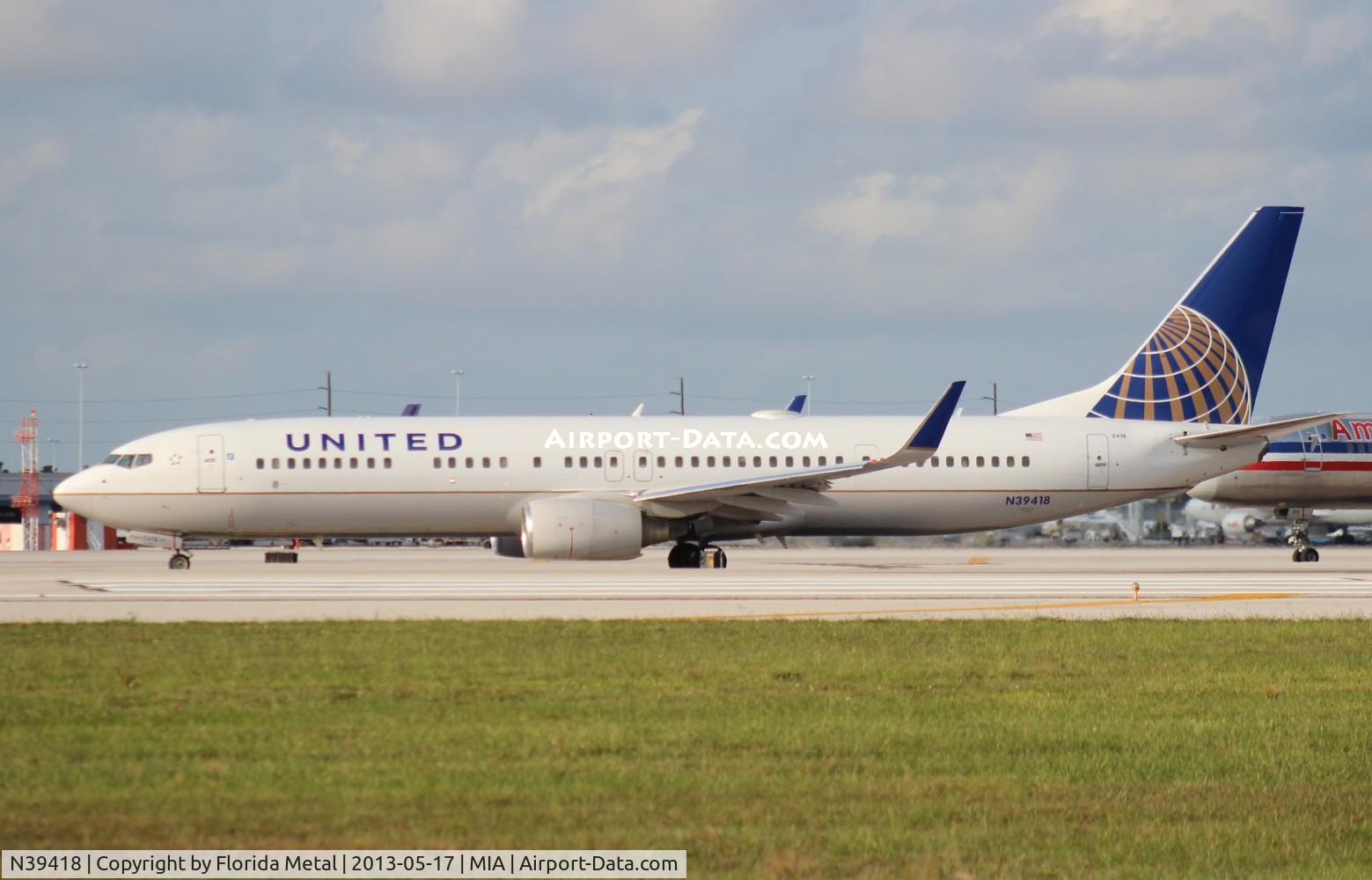 N39418, 2008 Boeing 737-924/ER C/N 33456, United 737-900