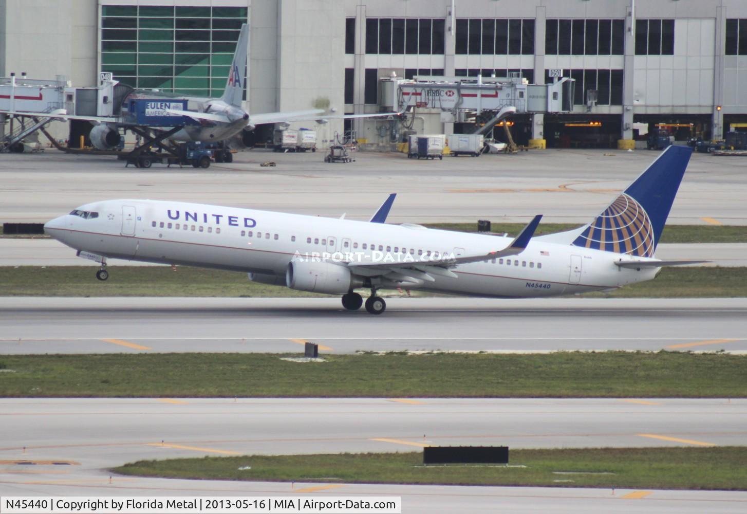N45440, 2009 Boeing 737-924/ER C/N 33535, United 737-900