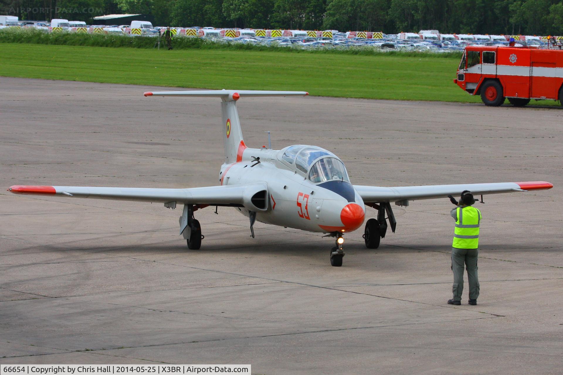 66654, Aero L-29 Delfin C/N 395189, taxying back to the apron after its fast taxy run