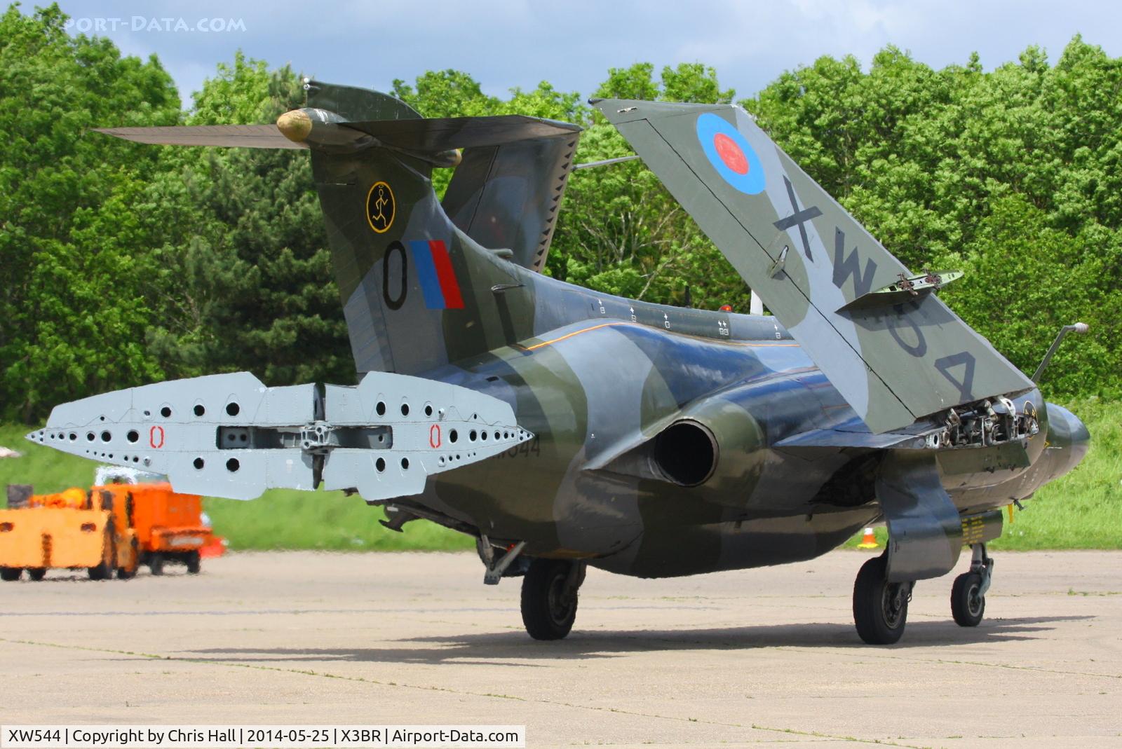 XW544, 1972 Hawker Siddeley Buccaneer S.2B C/N B3-05-71, taxying back to the apron after its fast taxy run