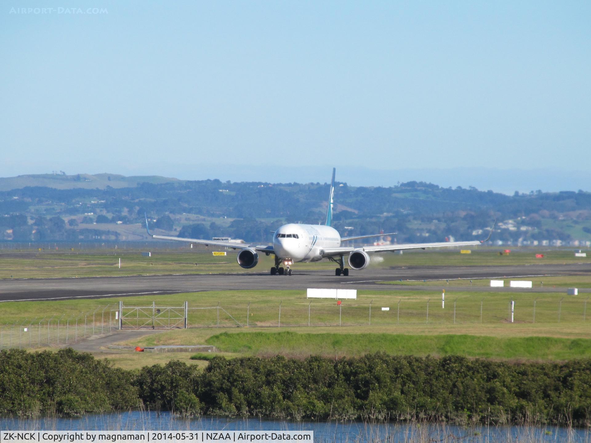 ZK-NCK, 1997 Boeing 767-319/ER C/N 26971, about to line up