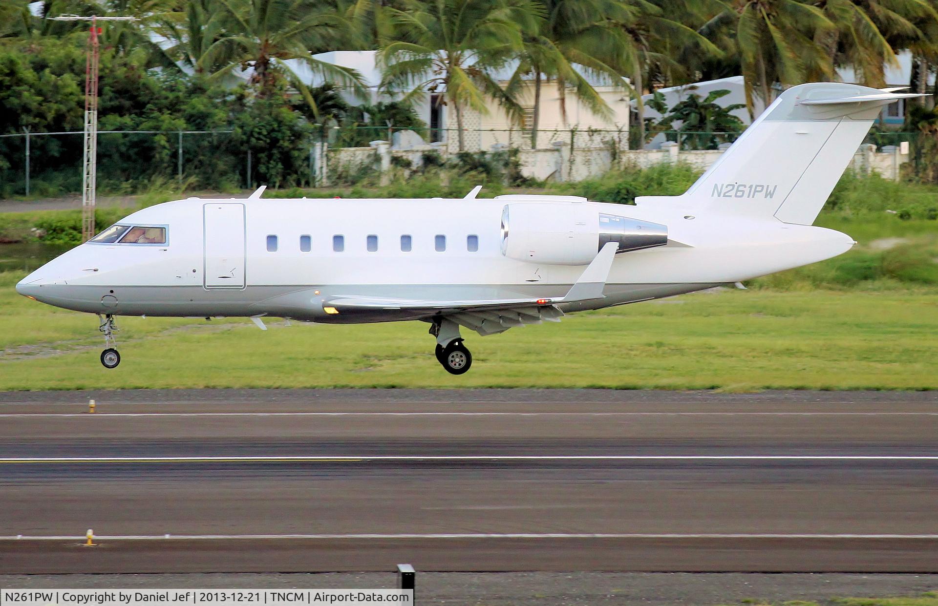 N261PW, Canadair Challenger 605 (CL-600-2B16) C/N 5858, N261PW
