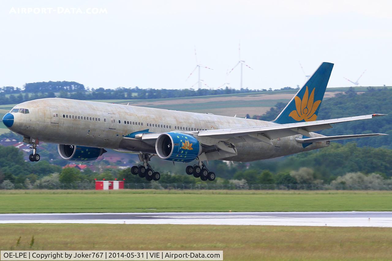 OE-LPE, 1998 Boeing 777-2Q8/ER C/N 27607, Austrian Airlines
