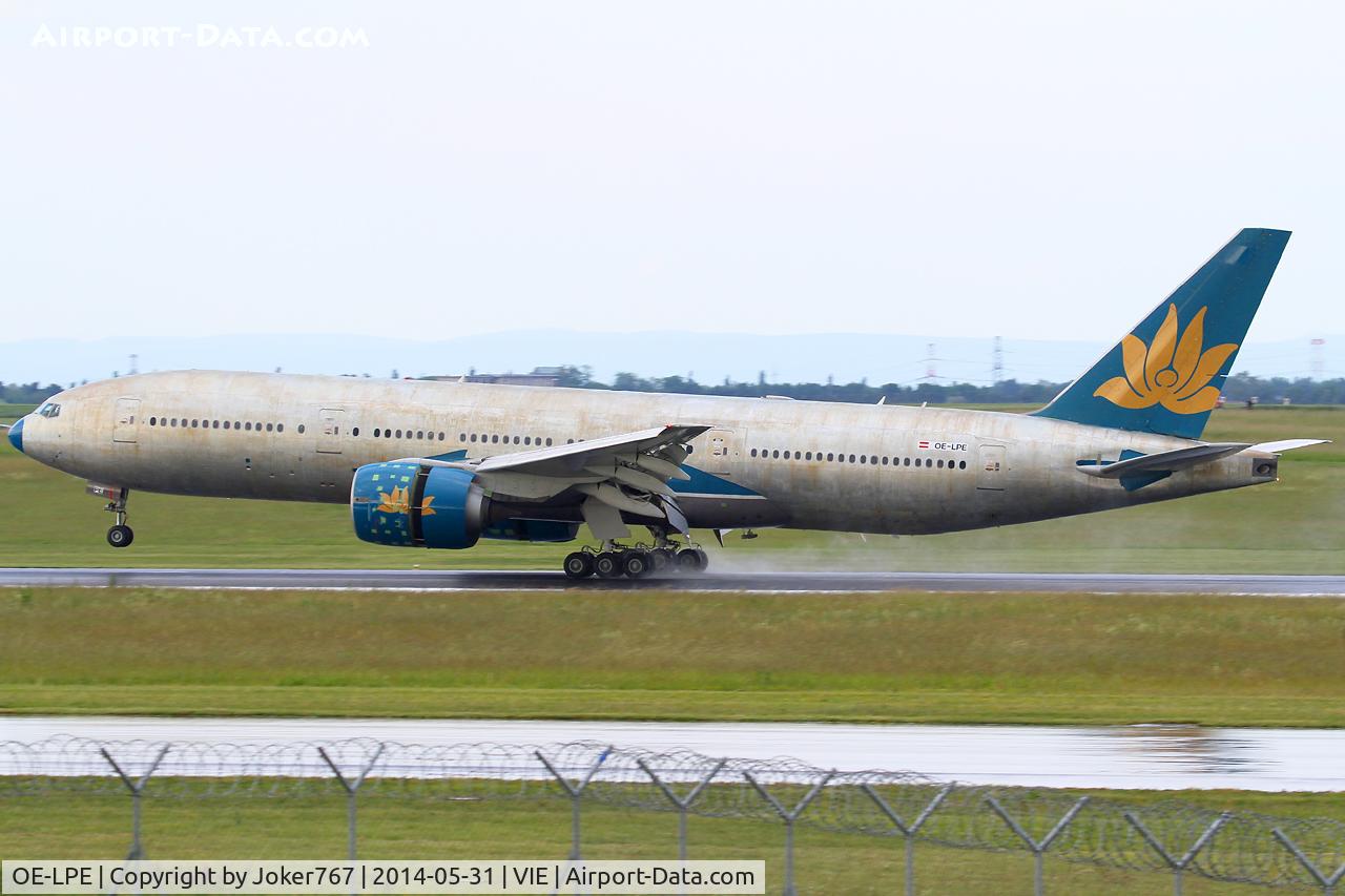 OE-LPE, 1998 Boeing 777-2Q8/ER C/N 27607, Austrian Airlines