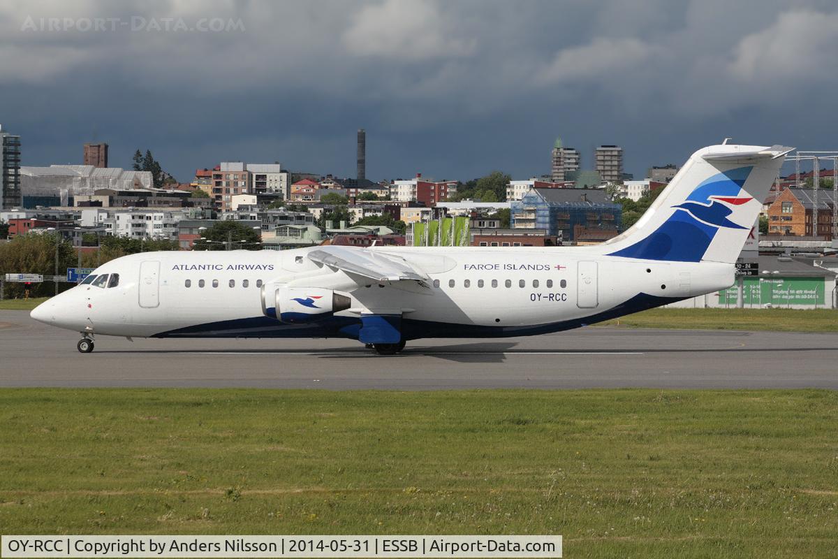 OY-RCC, 1999 British Aerospace Avro 146-RJ100 C/N E3357, Lining uo runway 30.
