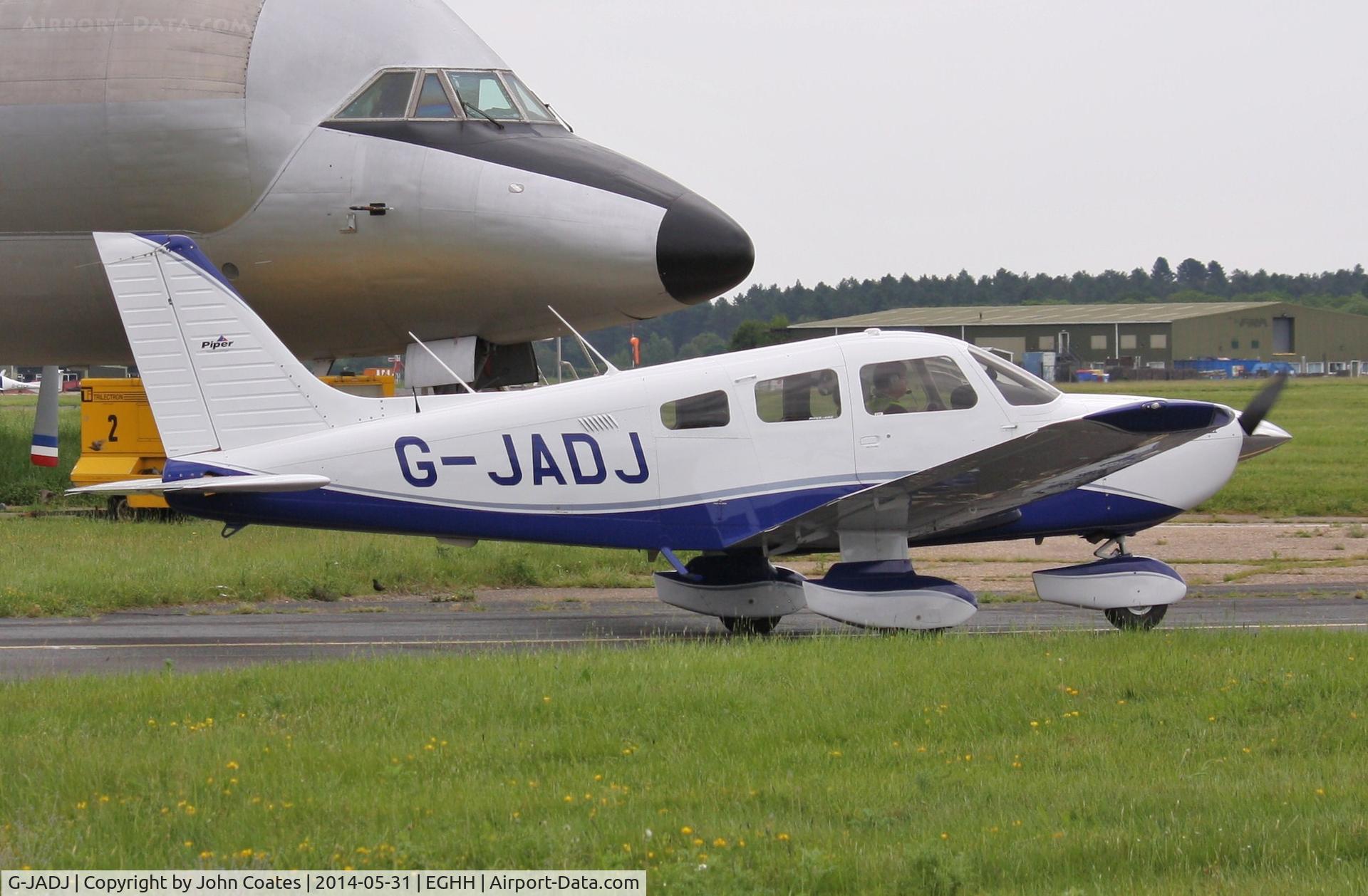 G-JADJ, 1995 Piper PA-28-181 Cherokee Archer III C/N 2843009, Taxiing