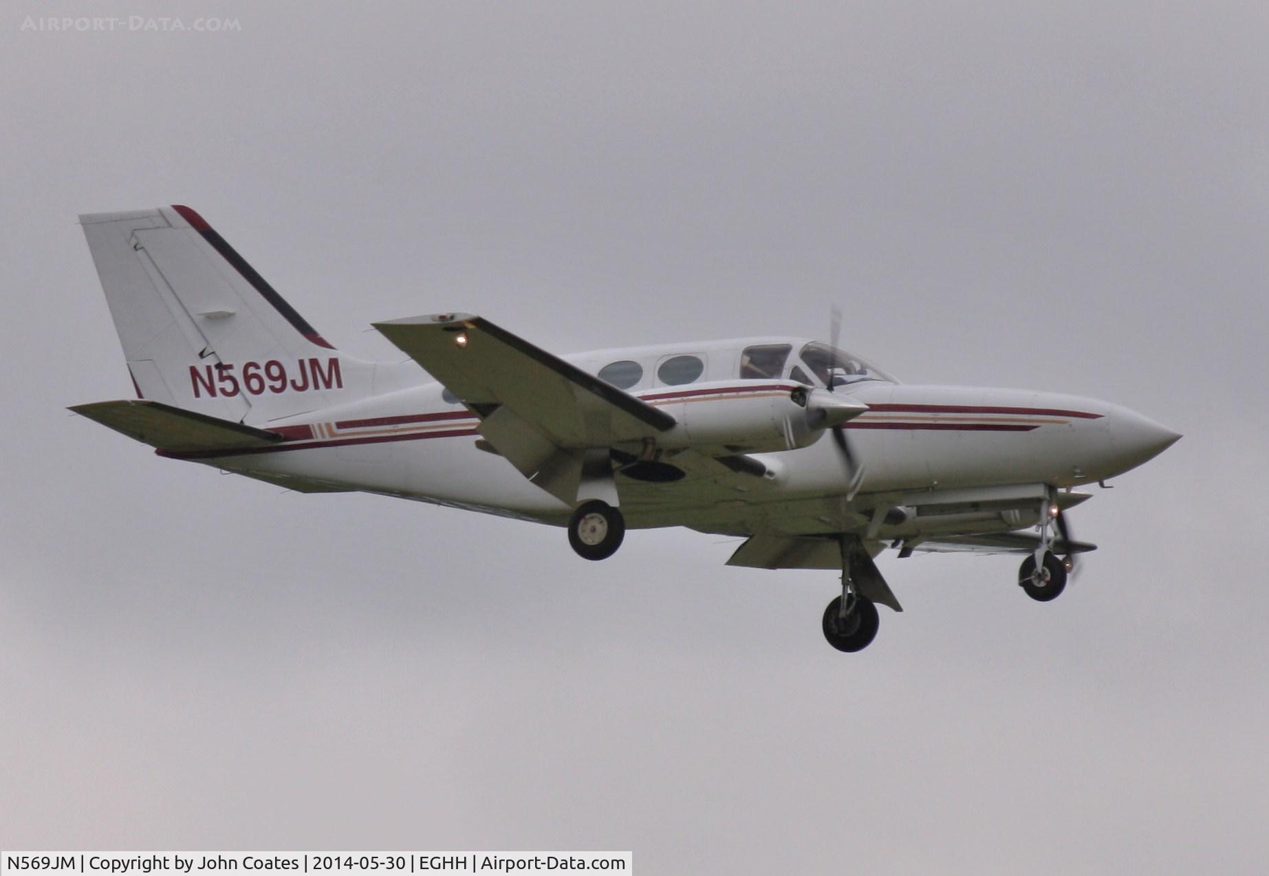 N569JM, 1980 Cessna 414A Chancellor C/N 414A-0425, Arriving in drizzle