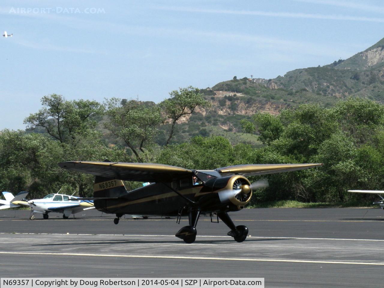 N69357, 1944 Stinson V77 Reliant C/N 77-448, 1944 Stinson V-77 by Vultee Aviation, Lycoming R-680-13 per engine data plate, 9 cylinder 300 Hp radial, takeoff roll Rwy 22