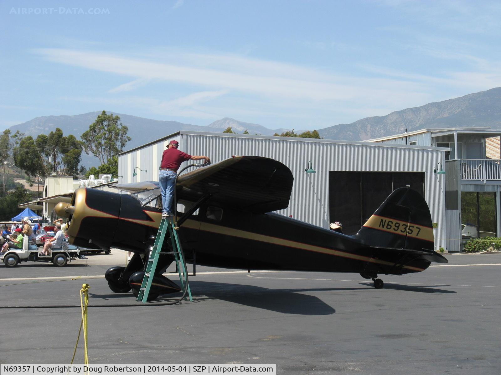 N69357, 1944 Stinson V77 Reliant C/N 77-448, 1944 Stinson V-77 by Vultee Aviation, Lycoming R-680-13 per engine data plate, 9 cylinder 300 Hp radial, refueling