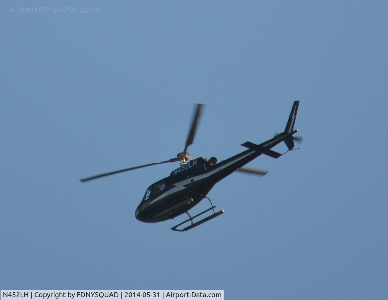 N452LH, 2008 Aerospatiale AS-350B-2 Ecureuil C/N 4432, Flying over Coney Island, New York