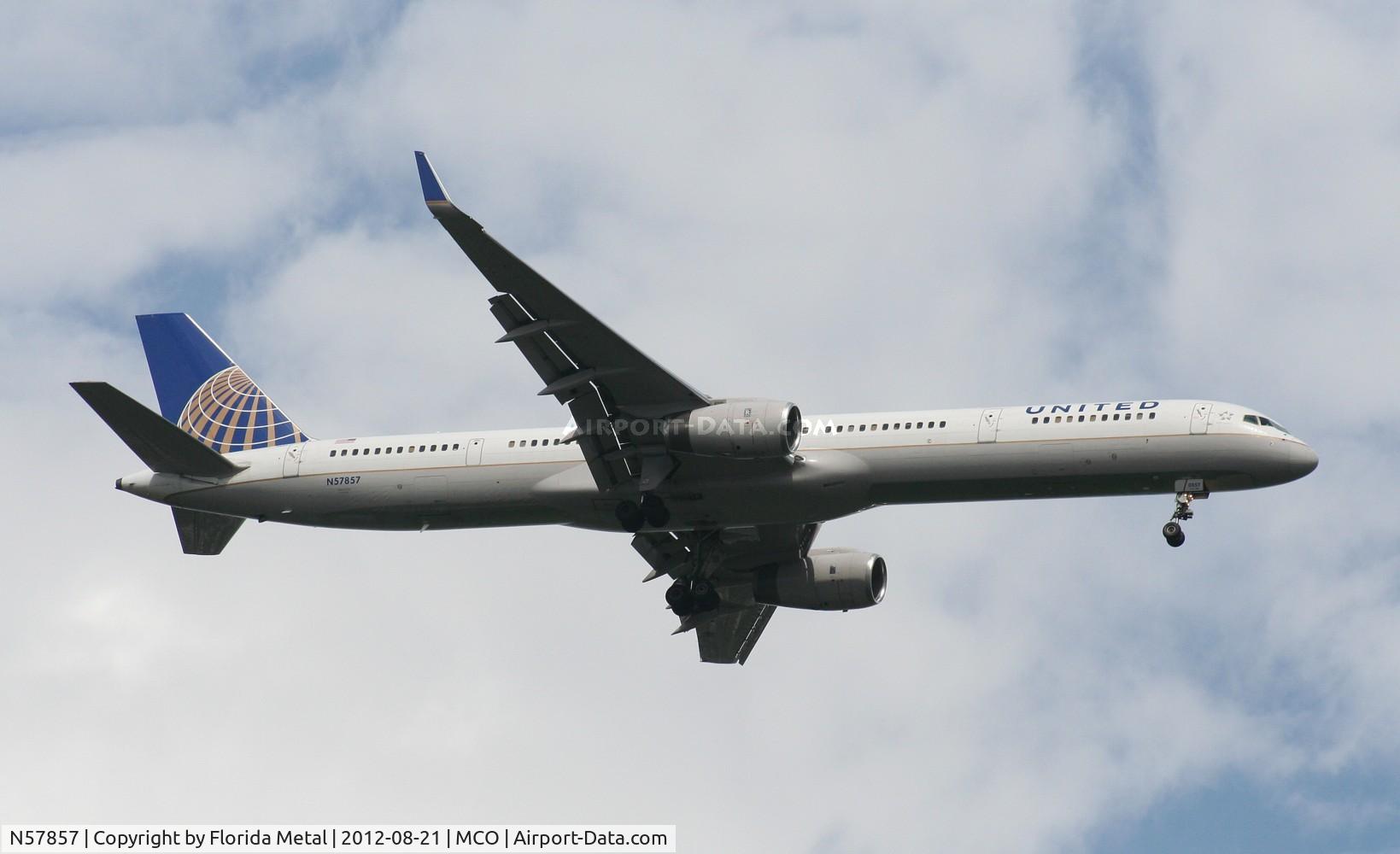 N57857, 2004 Boeing 757-324 C/N 32816, United 757-300