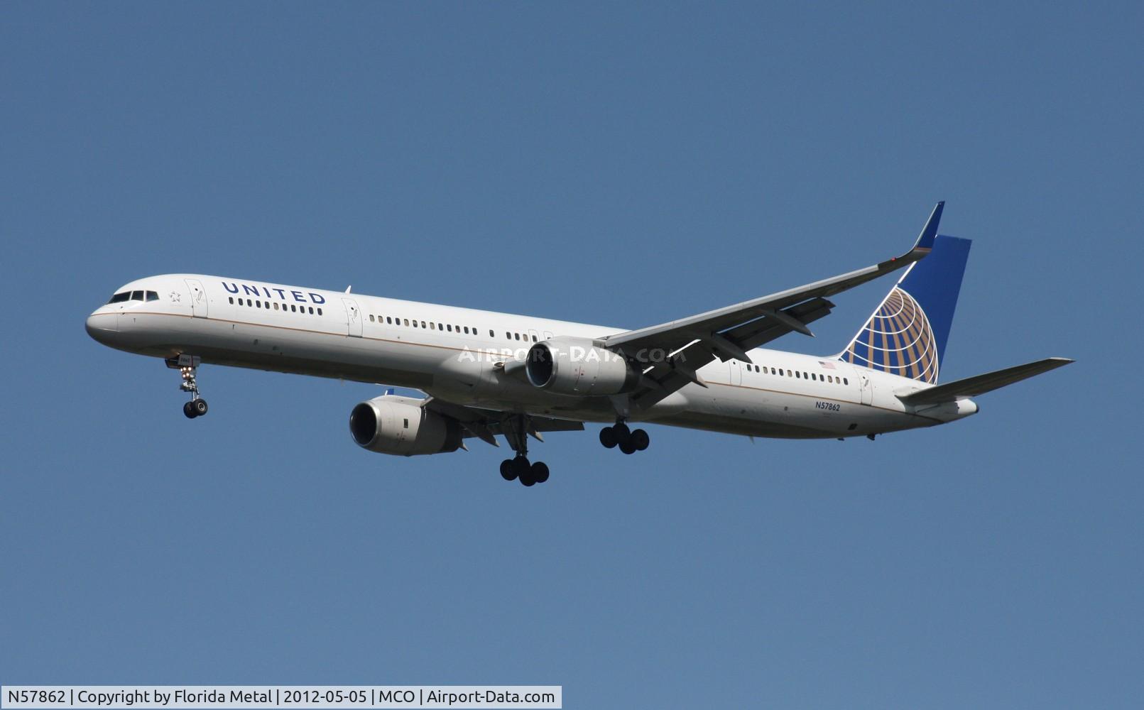 N57862, 2001 Boeing 757-33N C/N 32586, United 757-300