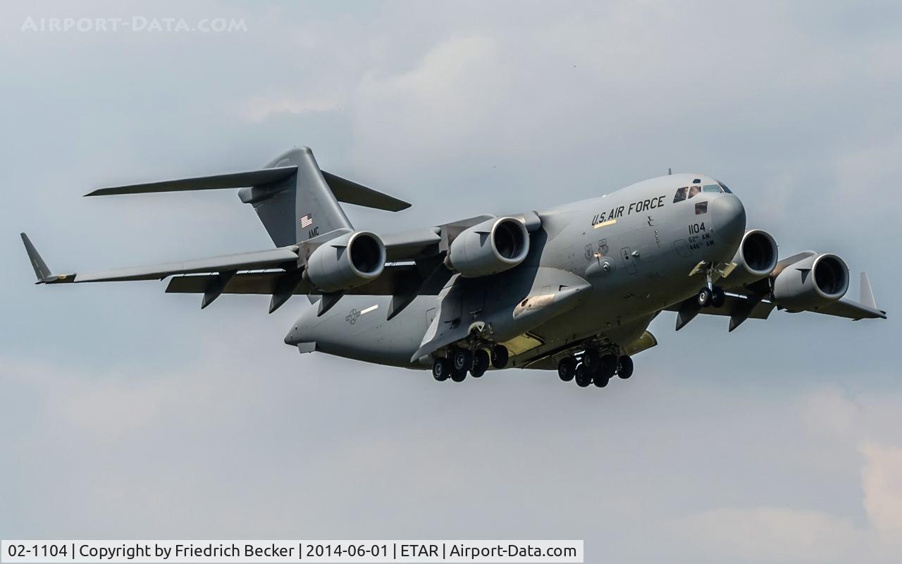 02-1104, 2002 Boeing C-17A Globemaster III C/N P-104, on final RW08