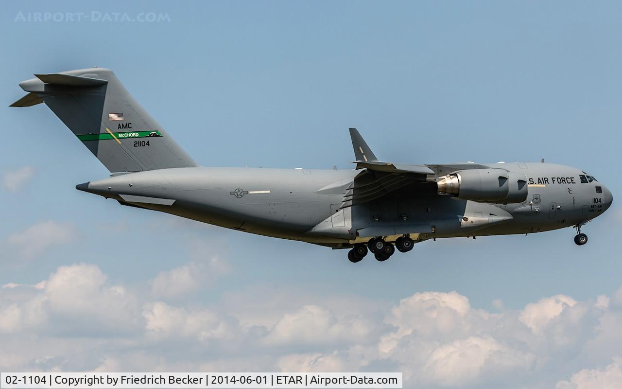 02-1104, 2002 Boeing C-17A Globemaster III C/N P-104, on final RW08