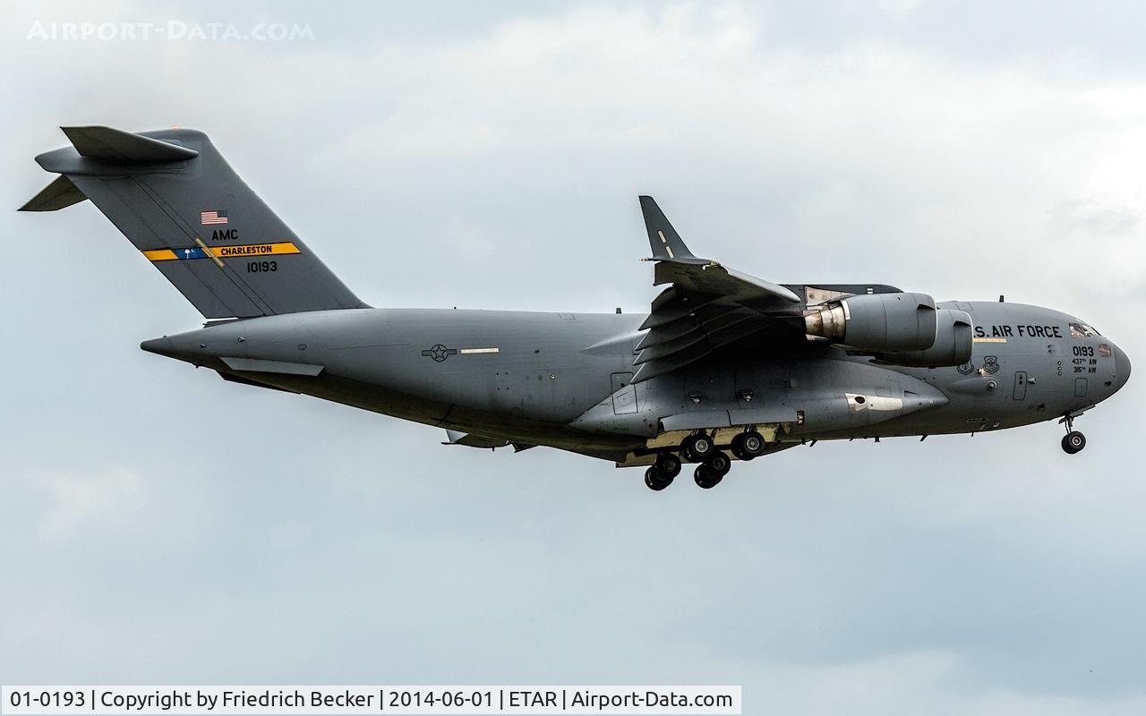 01-0193, 2001 Boeing C-17A Globemaster III C/N P-93, on final RW08