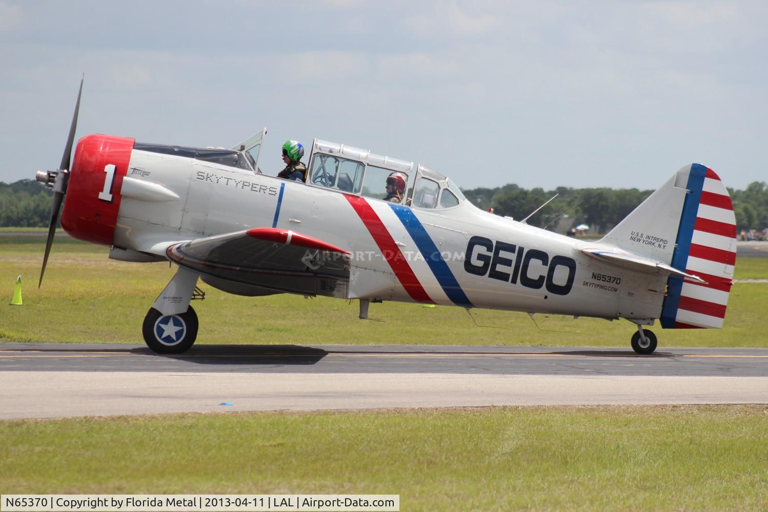 N65370, 1941 North American SNJ-2 Texan C/N 2562, Geico Skytypers SNJ-2 at Sun N Fun