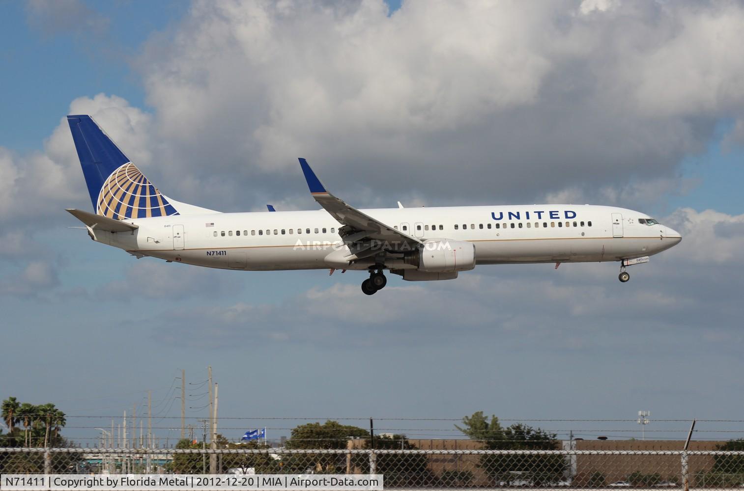 N71411, 2002 Boeing 737-924 C/N 30128, United 737-900