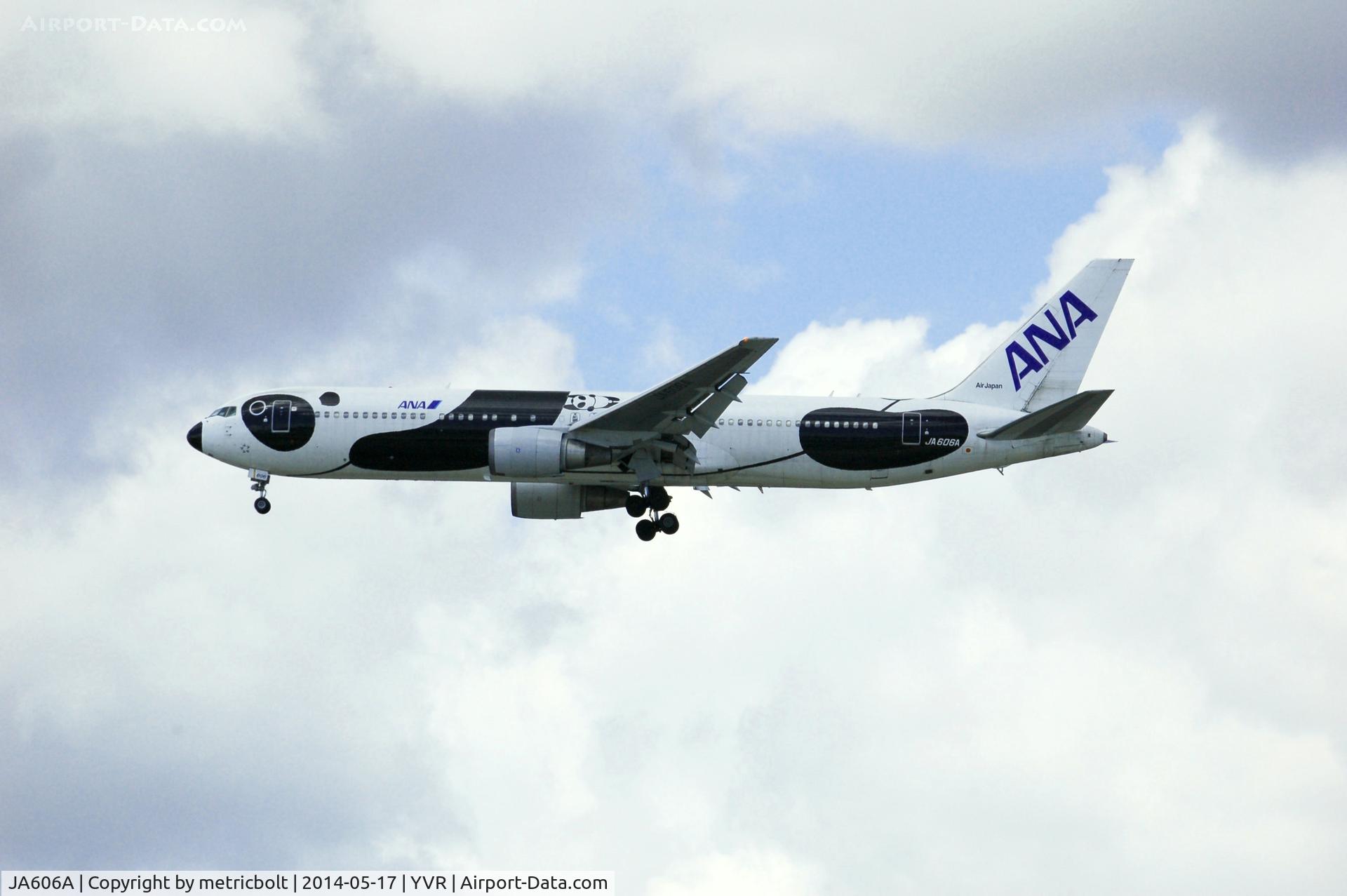 JA606A, 2002 Boeing 767-381/ER C/N 32975, 