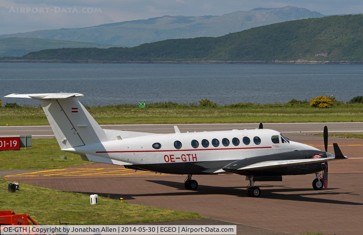 OE-GTH, 2010 Hawker Beechcraft 350i King Air C/N FL-702, On the apron at Oban Airport.