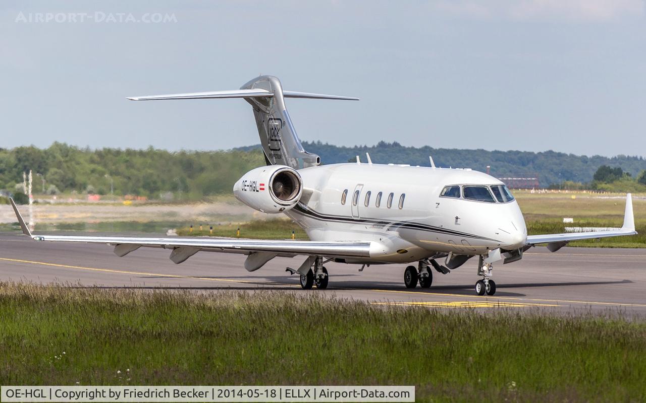 OE-HGL, 2011 Bombardier Challenger 300 (BD-100-1A10) C/N 20335, taxying to the active, RW06