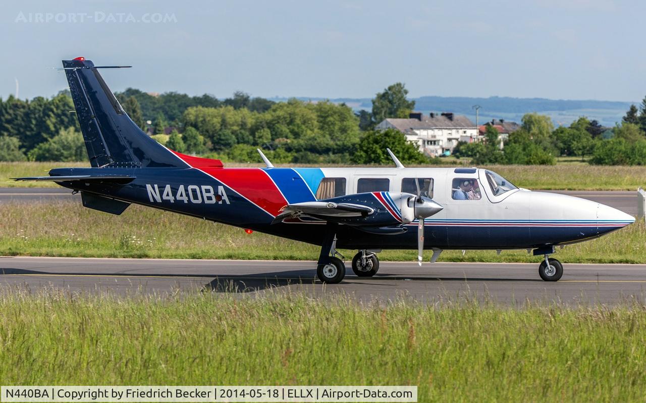 N440BA, 1982 Piper PA-60-602P Aerostar C/N 60-8365002(orig c/n 60-826503), taxying to the active, RW06