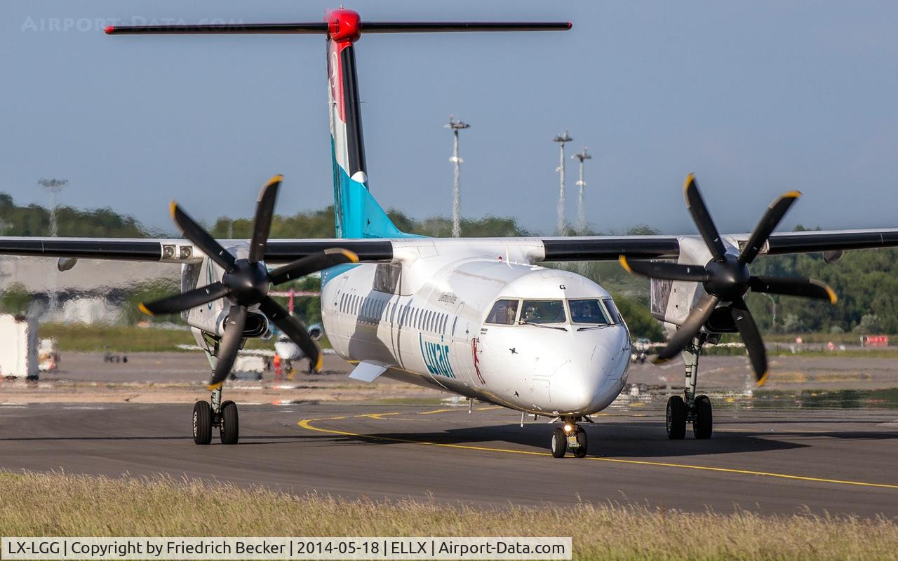LX-LGG, 2012 Bombardier DHC-8-402Q Dash 8 Dash 8 C/N 4418, taxying to the active, RW06