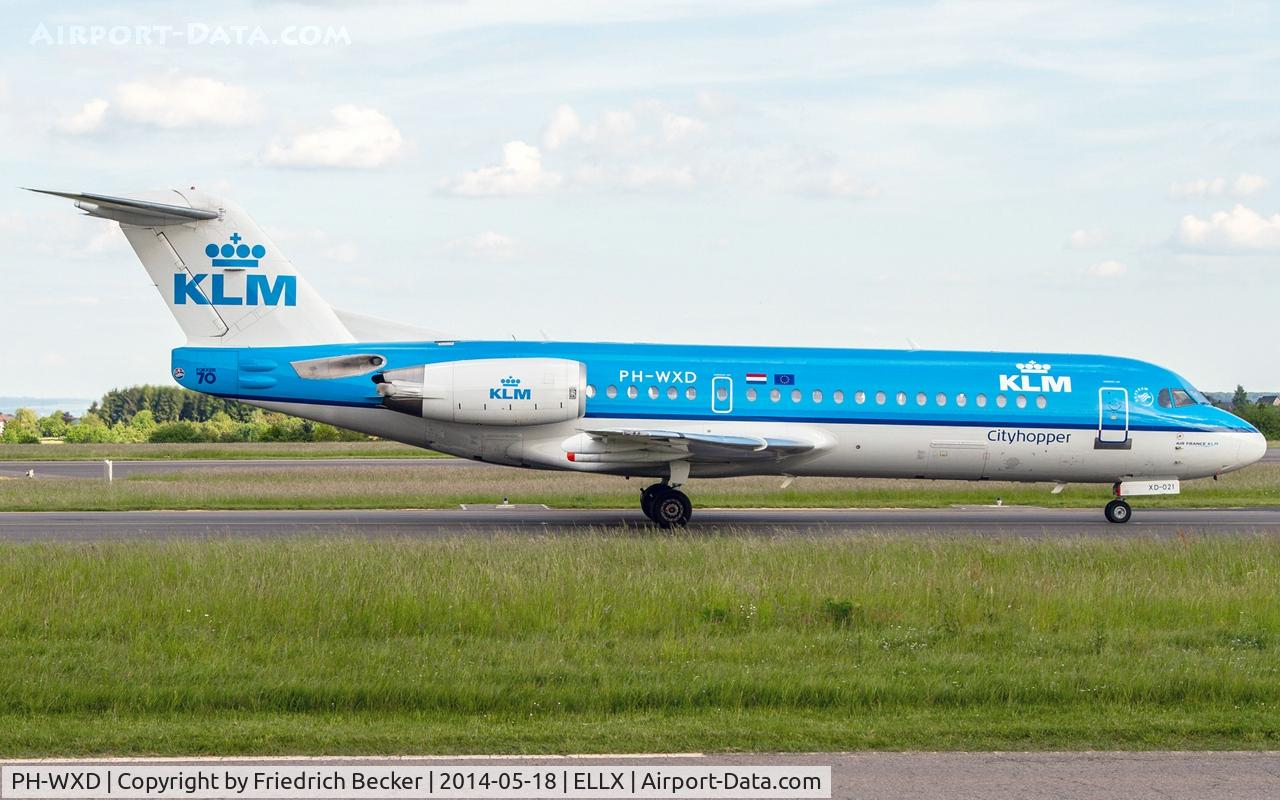 PH-WXD, 1995 Fokker 70 (F-28-0070) C/N 11563, taxying to the active, RW06