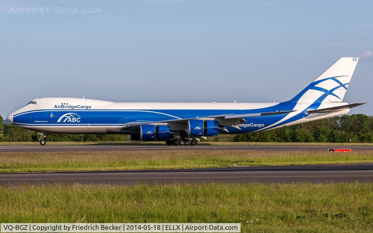 VQ-BGZ, 2012 Boeing 747-8HVF/SCD C/N 37580, decelerating after touchdown