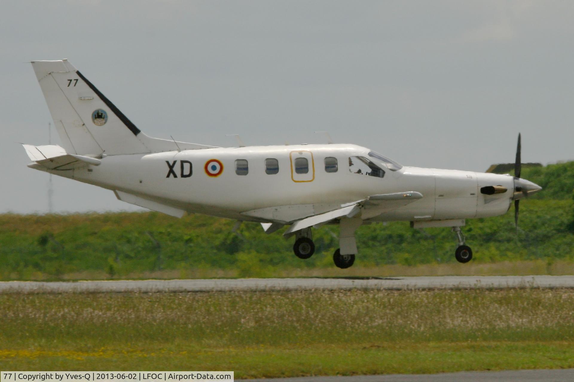 77, Socata TBM-700A C/N 77, Socata TBM-700A, Landing rwy 28, Châteaudun Air Base 279 (LFOC) open day 2013