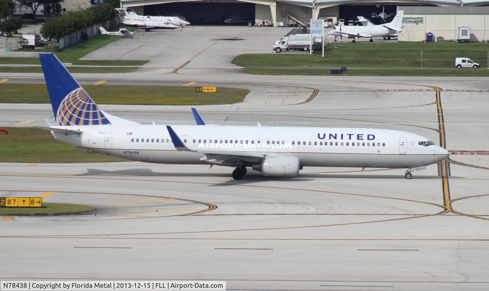 N78438, 2009 Boeing 737-924/ER C/N 33533, United 737-900