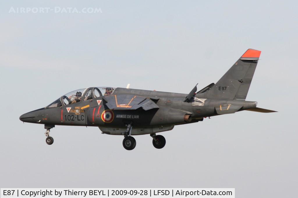 E87, Dassault-Dornier Alpha Jet E C/N E87, 102-LC, before landing- No squadron insignia