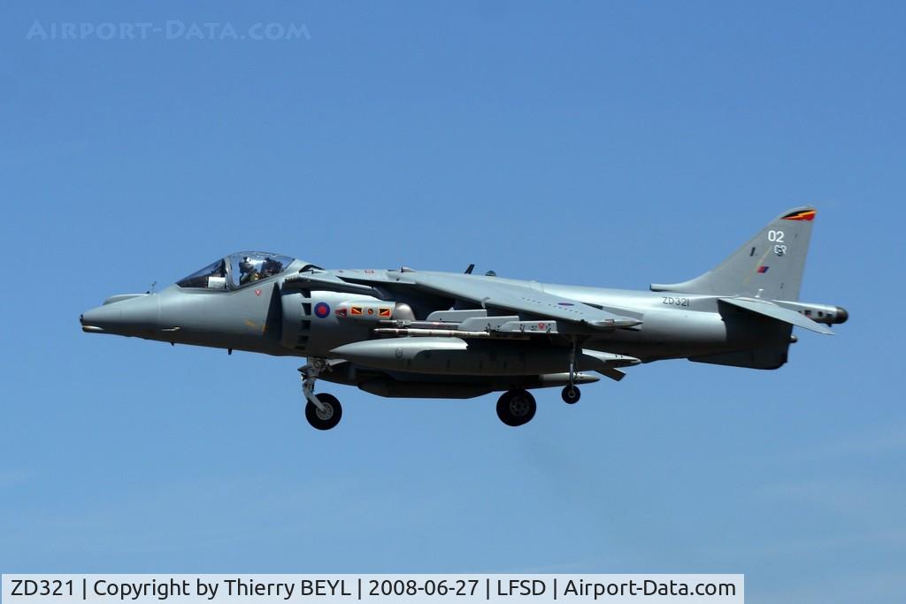 ZD321, 1988 British Aerospace Harrier GR.9 C/N 512071/P2, Landing before the BA102 airshow
