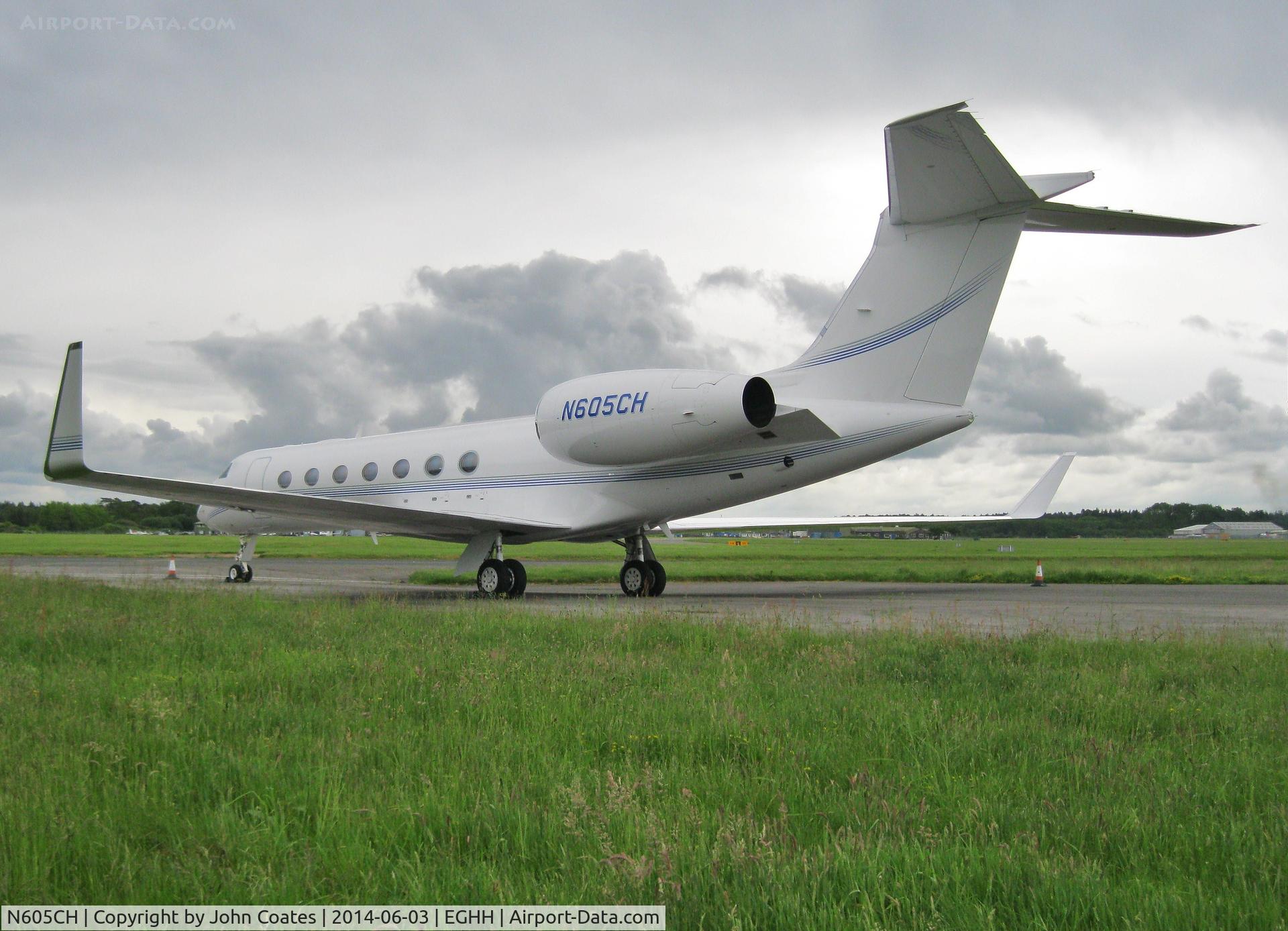 N605CH, 2000 Gulfstream Aerospace G-V C/N 5263, At Signatures
